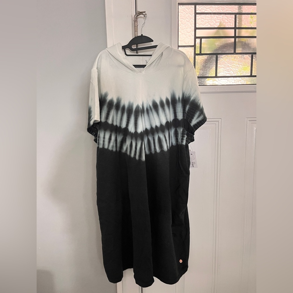 NWT Black and White Tie-Dye Hooded Dress with pockets SZ 30/32